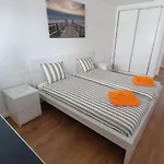 Veronique Apartman *