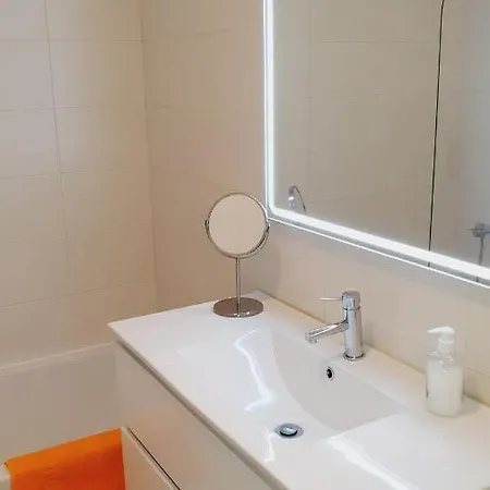 Veronique Apartman *